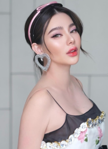 ดิว อริสรา ชุดว่ายน้ำ