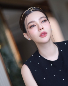 ดิว อริสรา ทำหน้า