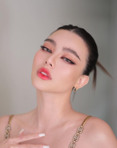 ดิว อริสรา วาร์ป18+