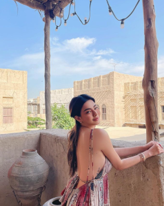 ดิว อริสรา ชุดเปิดหลัง