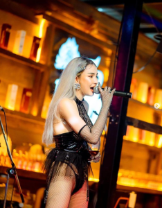 นิวนิว เอวเด้ง 4 นิวนิว เอวเด้ง ประวัติ