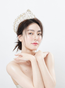 มีนา ริณา สาวสวย