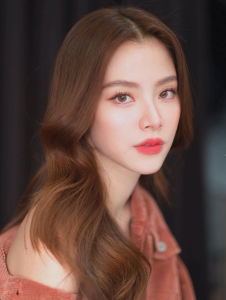 ใบเฟิร์น ดาราสาว