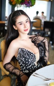 พลอย วราภรณ์ 18+