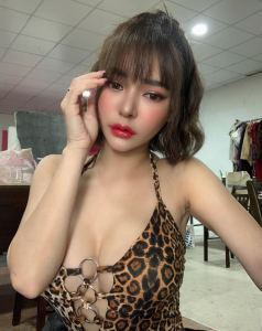 หญิง กนกพร โอนลี่แฟน