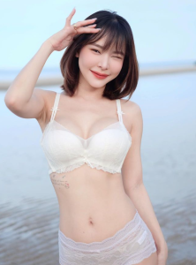 หญิง กนกพร วาร์ป